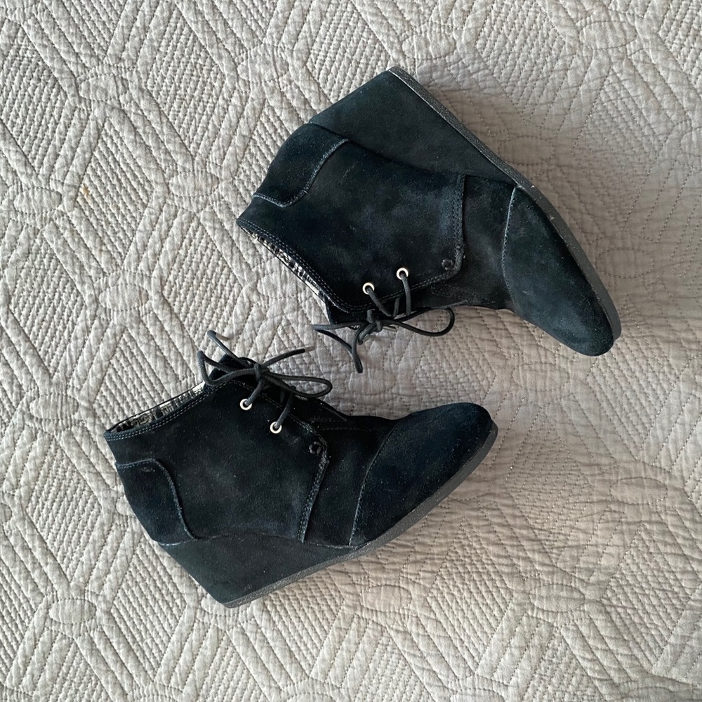 TOMS BLACK BOOTIES